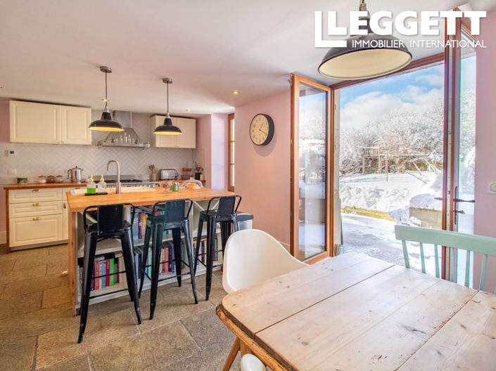 Image No.2-8 Bed House for sale