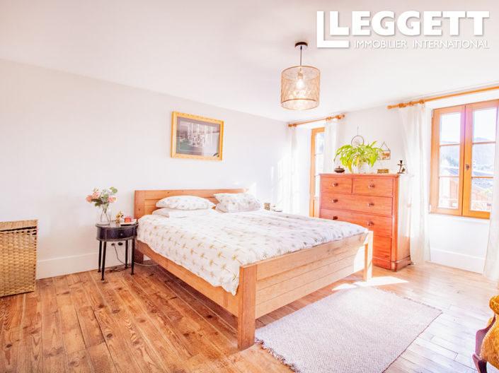 Image No.5-8 Bed House for sale