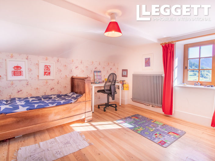 Image No.7-8 Bed House for sale