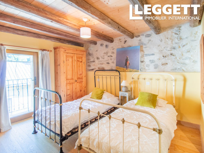 Image No.9-8 Bed House for sale