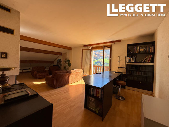 Image No.10-6 Bed House for sale