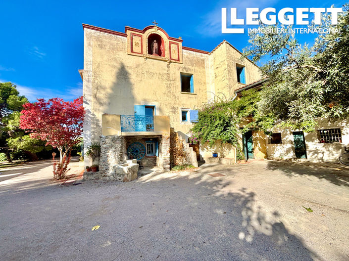 Image No.1-8 Bed House for sale