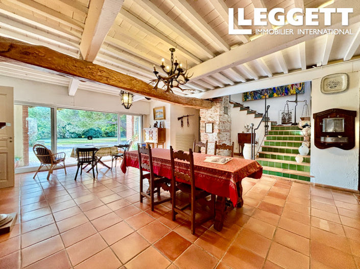 Image No.3-8 Bed House for sale