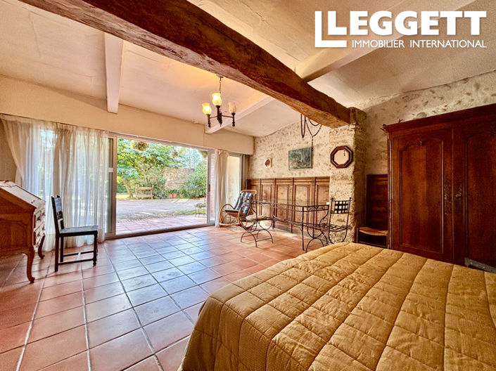 Image No.9-8 Bed House for sale