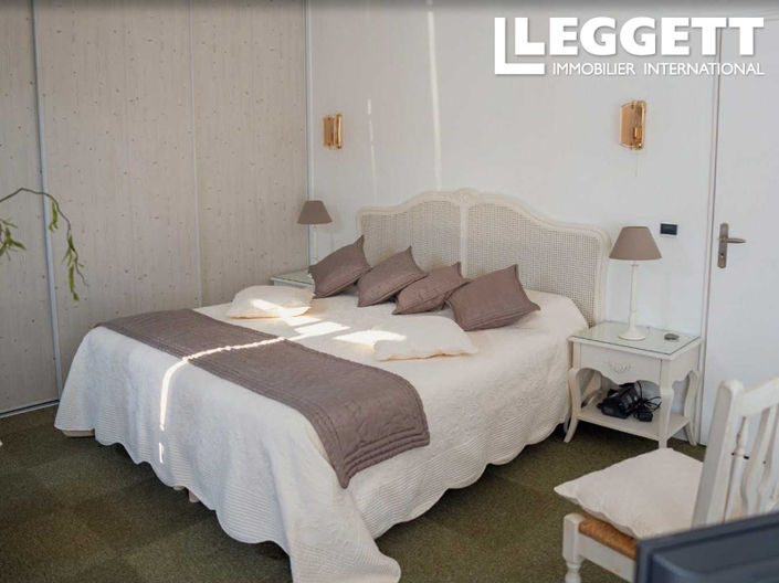 Image No.10-4 Bed House for sale