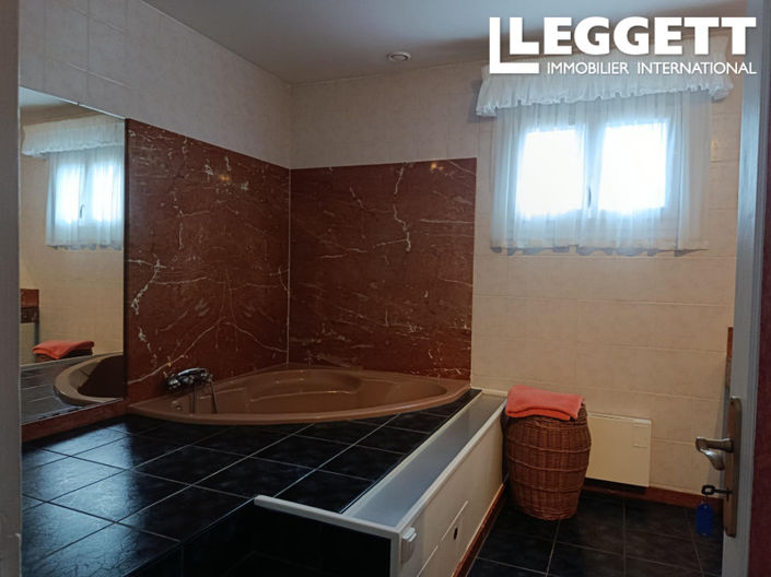 Image No.10-5 Bed House for sale