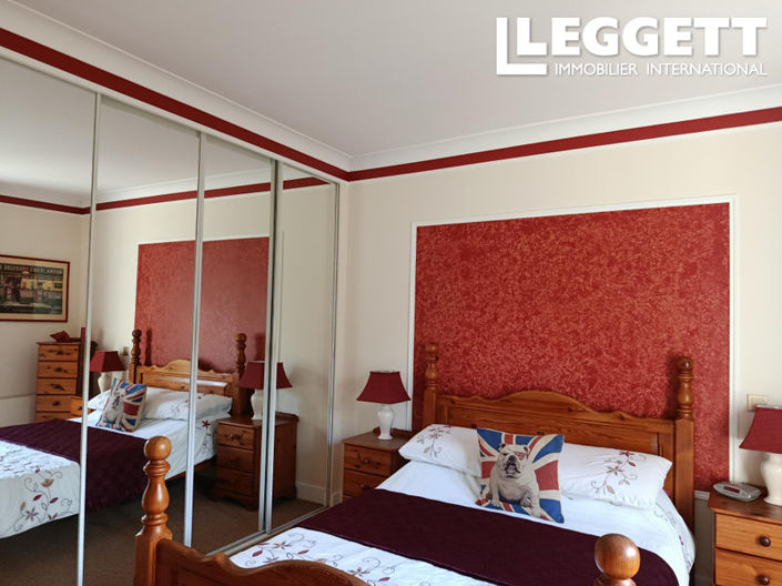 Image No.7-5 Bed House for sale