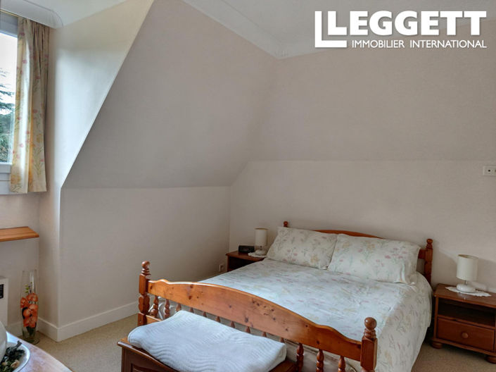 Image No.8-5 Bed House for sale