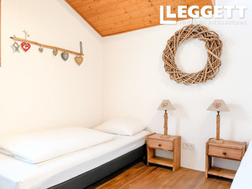 ahr0chm6ly9jzg4uagvzdglhlmltbw8vaw1hz2uvvevom