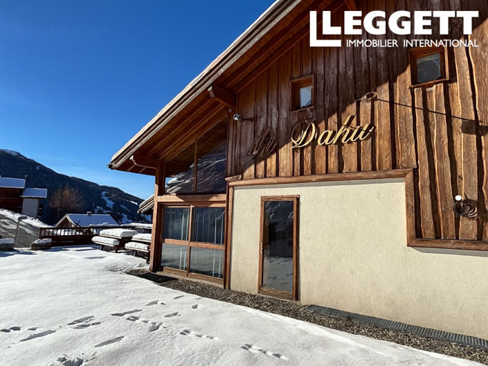 Image No.8-7 Bed House for sale