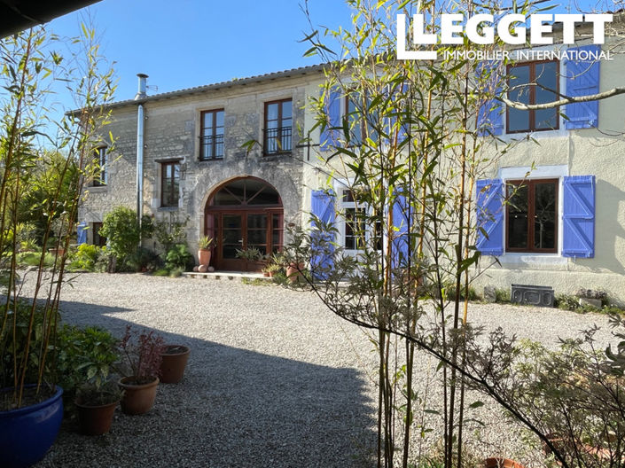 Image No.1-Maison de 4 chambres à vendre à Charente