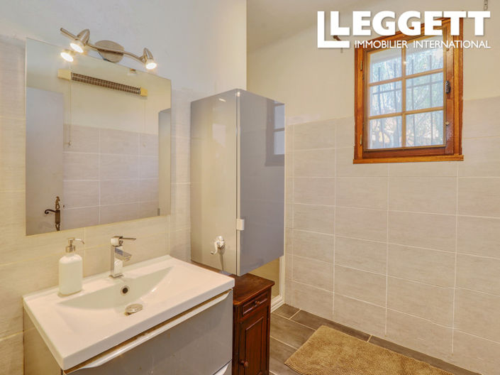 Image No.9-2 Bed House for sale