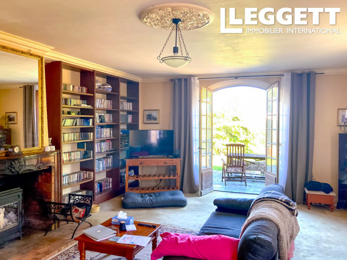 Image No.9-6 Bed House for sale