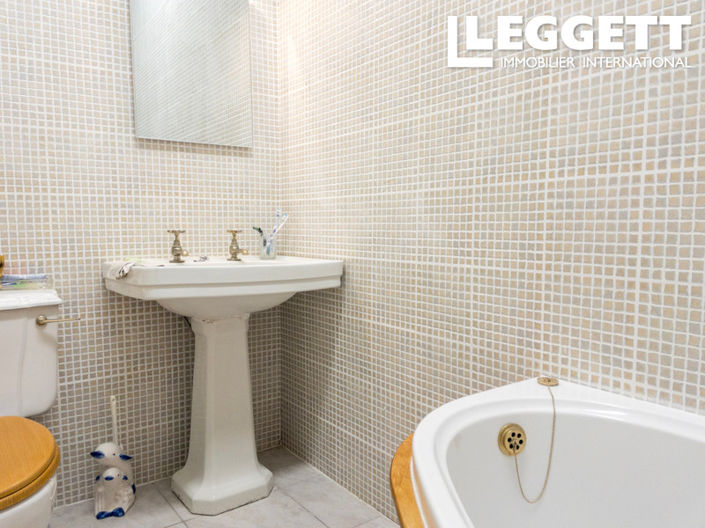 Image No.10-5 Bed House for sale