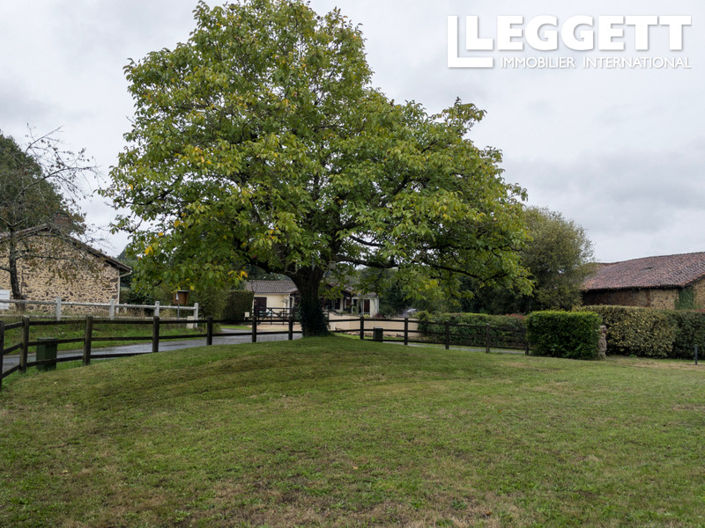 Image No.8-5 Bed House for sale