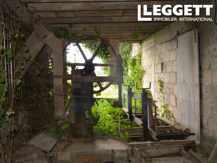 Image No.8-5 Bed House for sale