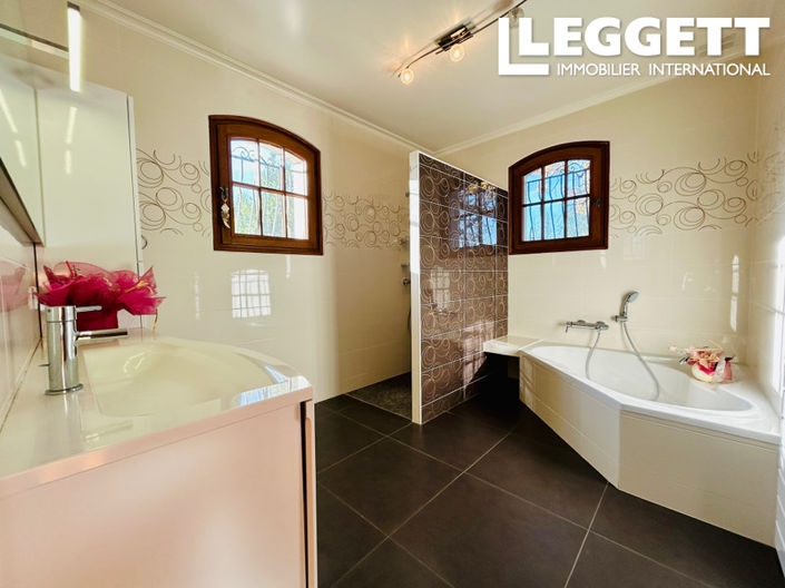 Image No.6-5 Bed House for sale