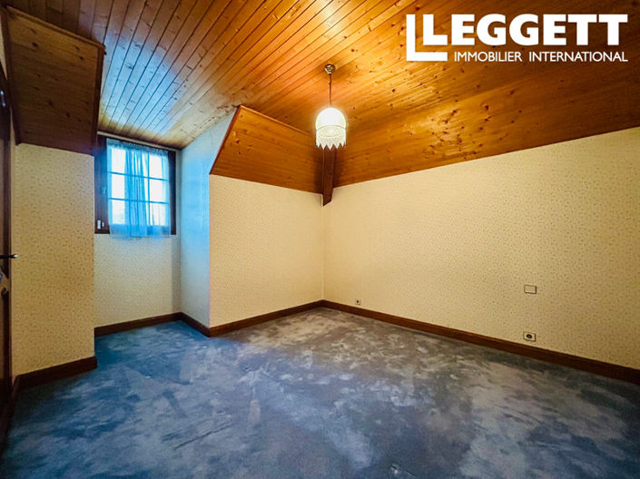 Image No.9-5 Bed House for sale