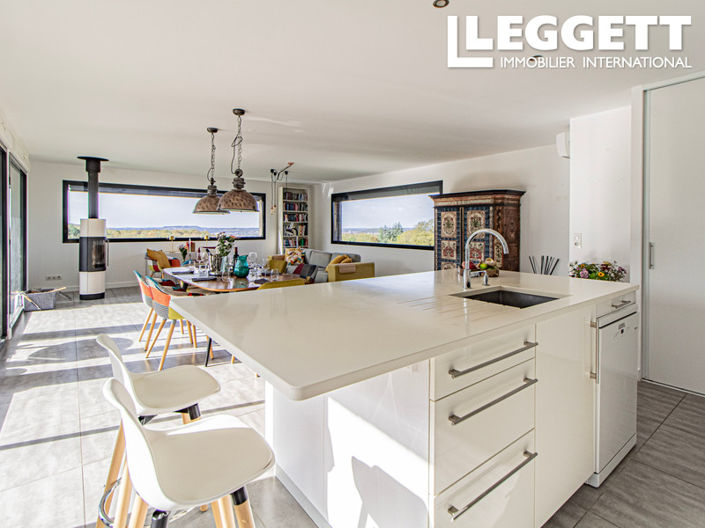 Image No.6-6 Bed House for sale