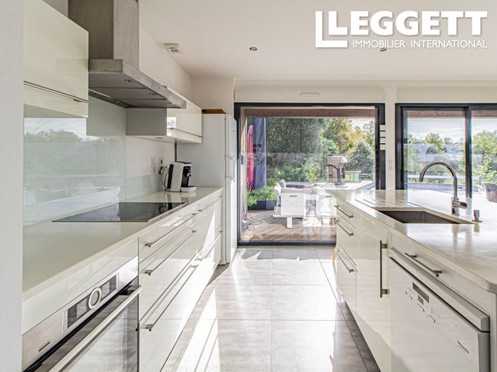 Image No.7-6 Bed House for sale