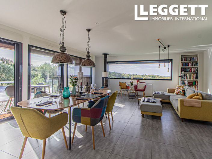 Image No.8-6 Bed House for sale