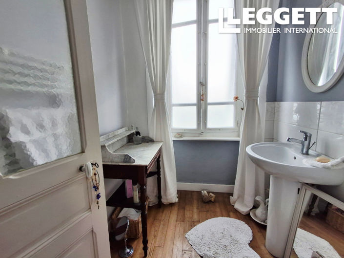 Image No.8-2 Bed House for sale