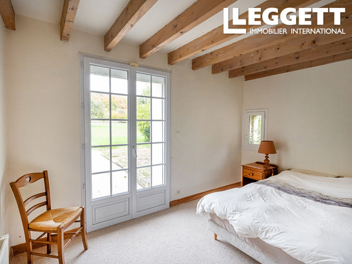 Image No.8-6 Bed House for sale