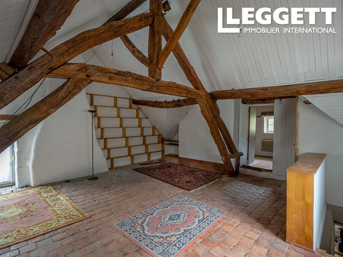 Image No.8-6 Bed House for sale