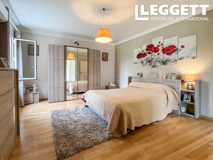 Image No.4-5 Bed House for sale