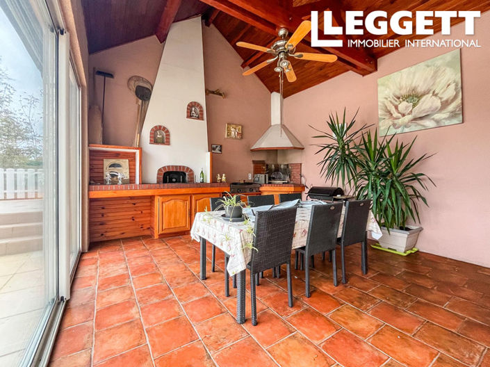 Image No.9-5 Bed House for sale