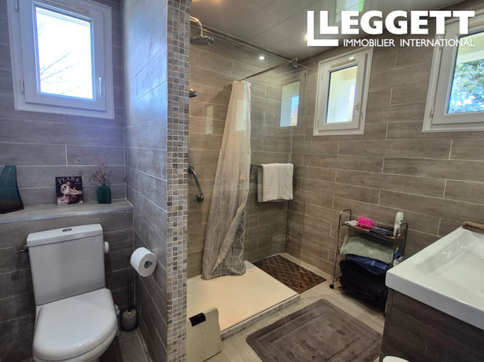 Image No.8-3 Bed House for sale