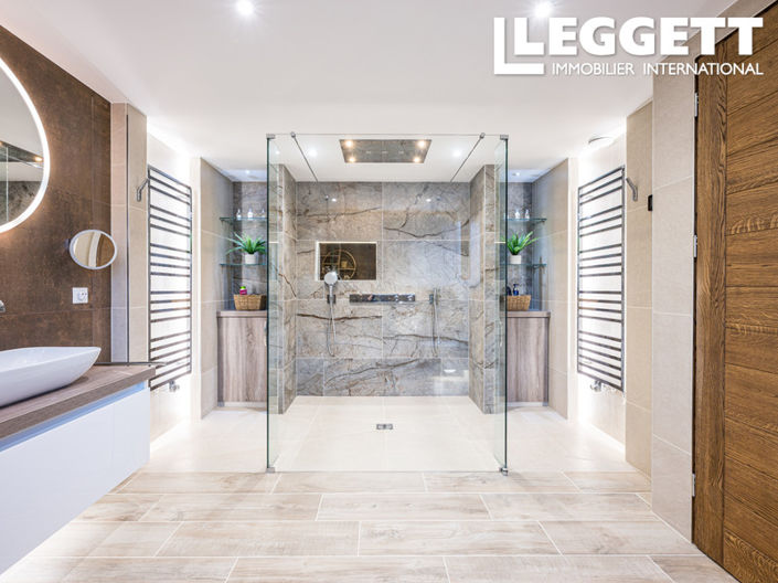 Image No.8-4 Bed House for sale