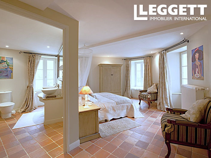 Image No.7-7 Bed House for sale