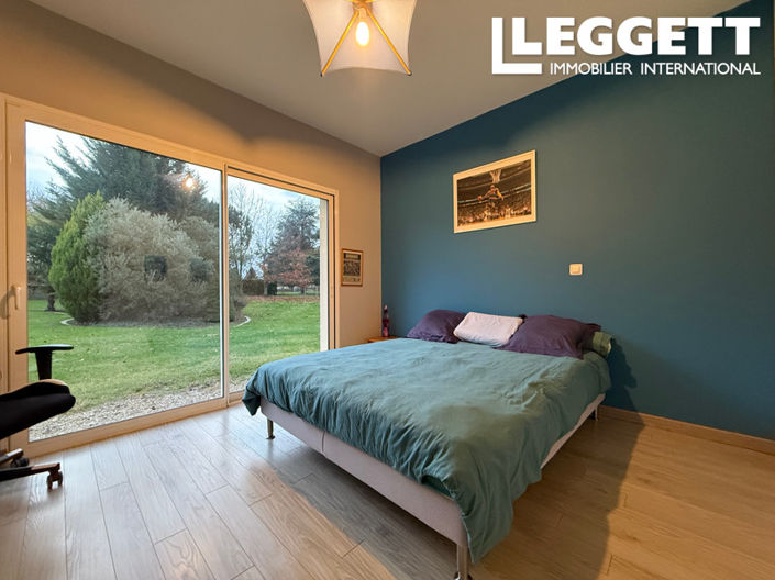 Image No.10-4 Bed House for sale