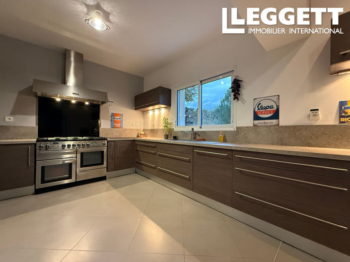 Image No.8-4 Bed House for sale