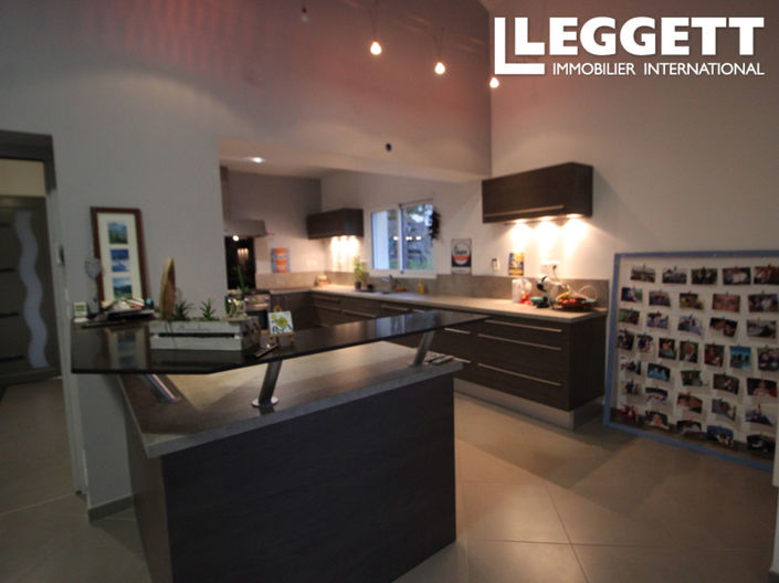 Image No.9-4 Bed House for sale