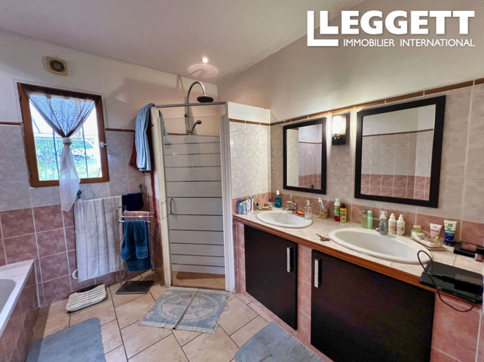 Image No.8-5 Bed House for sale