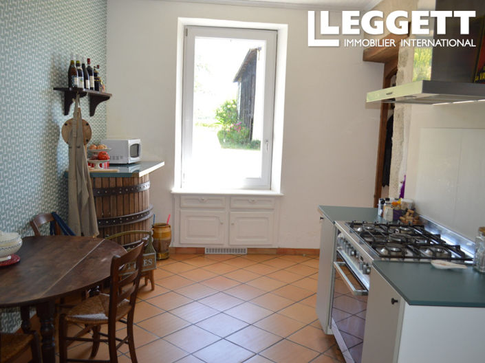 Image No.8-3 Bed Commercial for sale