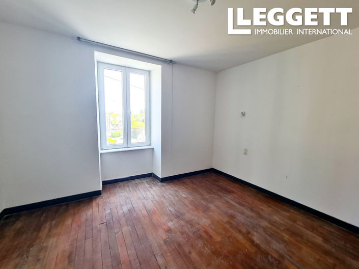 Image No.6-2 Bed House for sale