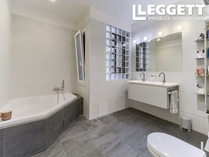 Image No.8-3 Bed Apartment for sale