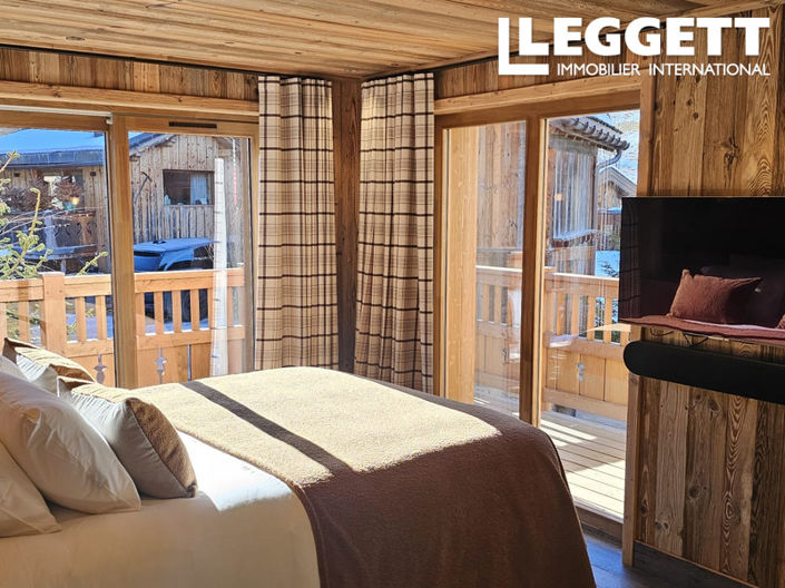 Image No.10-6 Bed House for sale