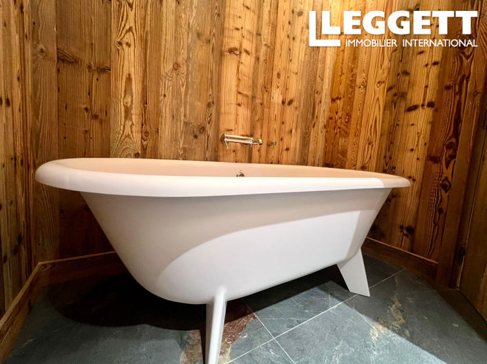 Image No.6-6 Bed House for sale