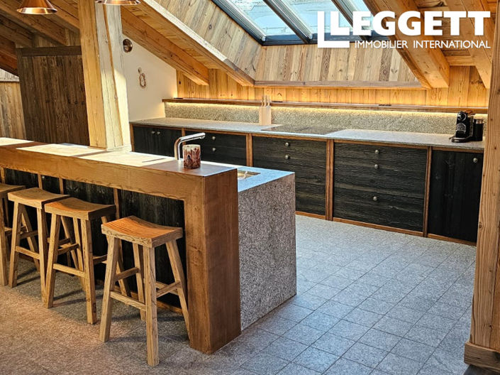 Image No.7-6 Bed House for sale