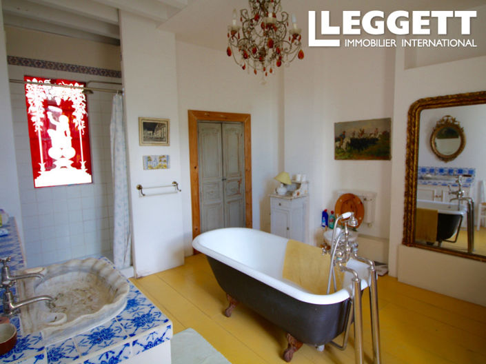 Image No.9-7 Bed House for sale