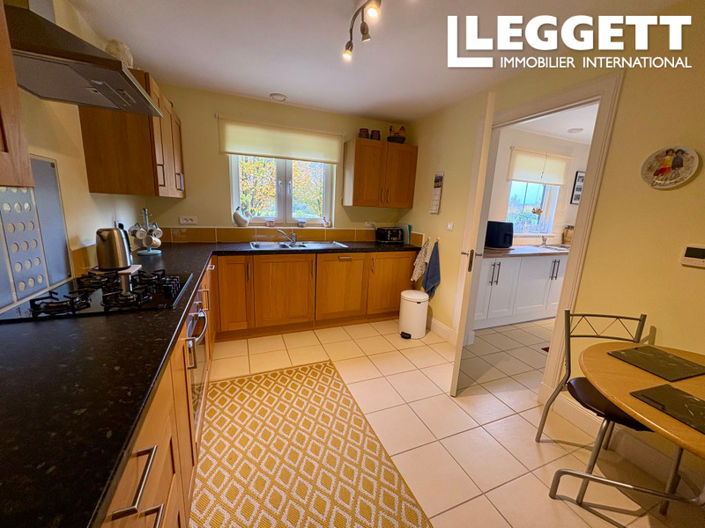 Image No.2-4 Bed House for sale