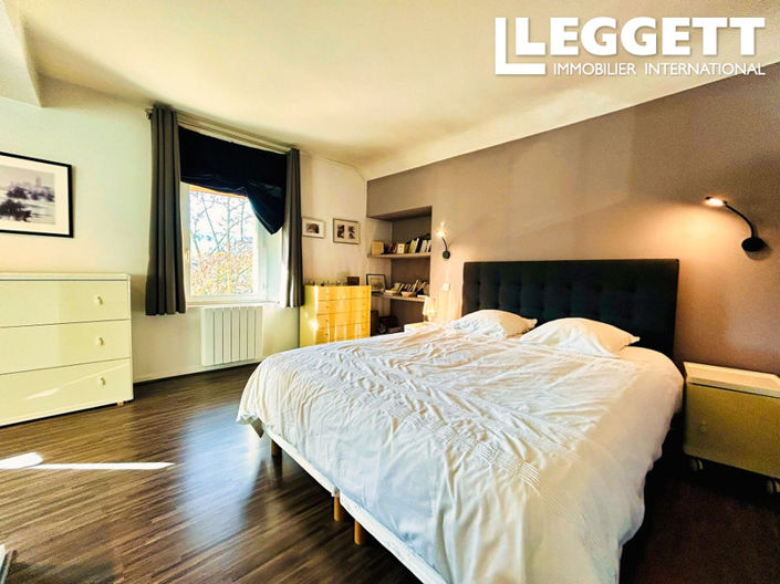 Image No.6-5 Bed House for sale