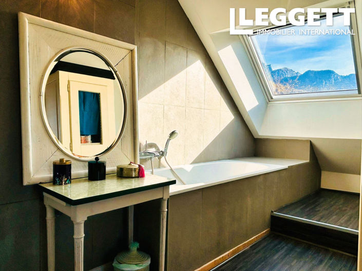 Image No.9-5 Bed House for sale