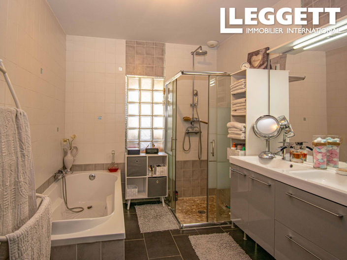 Image No.7-5 Bed House for sale