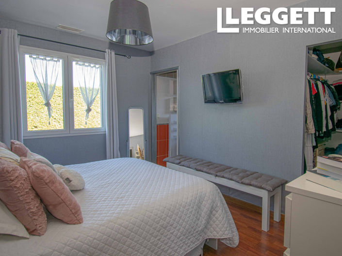 Image No.9-5 Bed House for sale