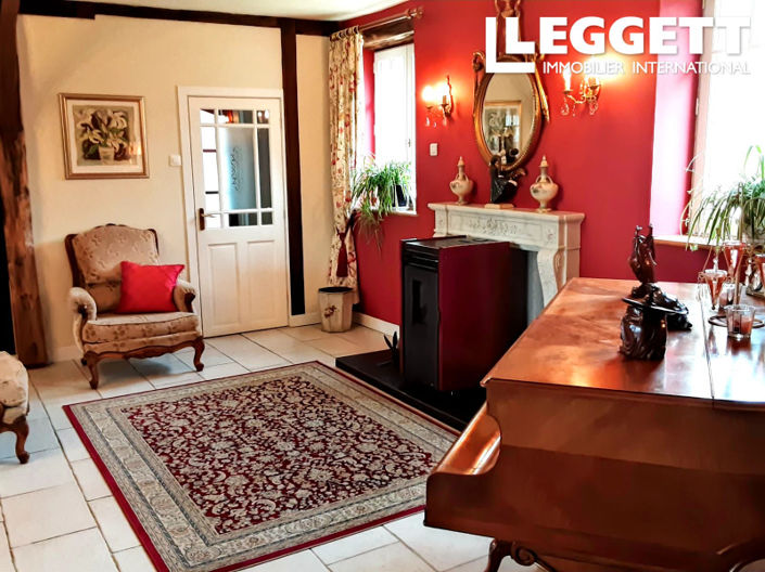 Image No.8-6 Bed House for sale